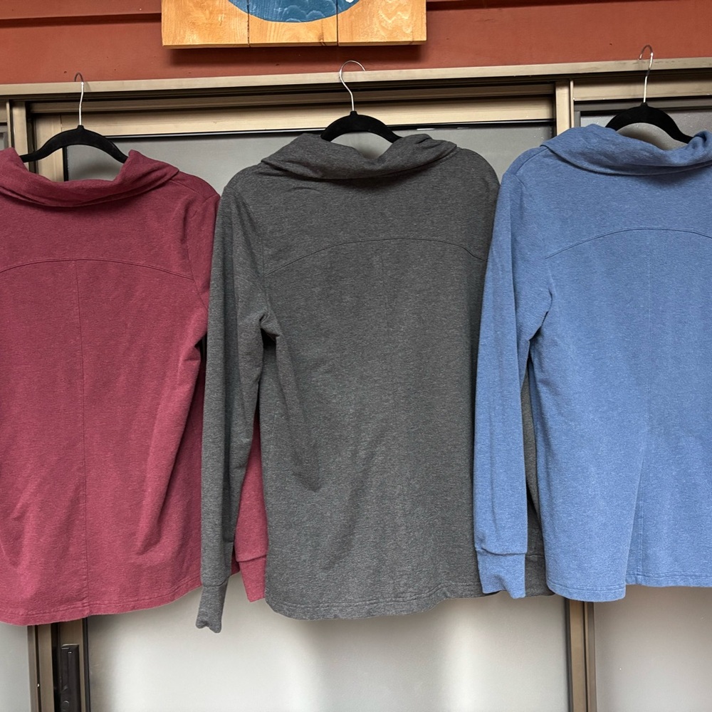3 Danskin Cozy wrap tops with snap-Detail and cowl neck - Picture 2 of 9